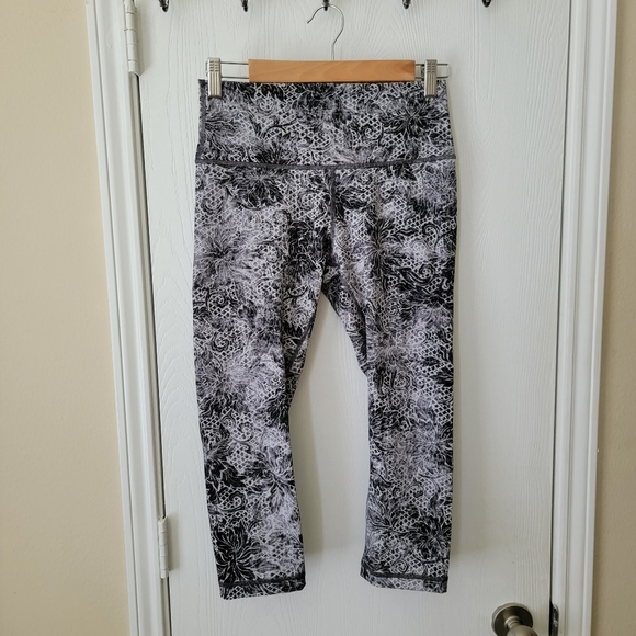 Lululemon Wunder Under HR Crop - Picture 2 of 7